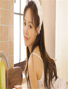 EVEIYNCIAIRN老少配,熟妇的滚烫的肉唇翻进翻出